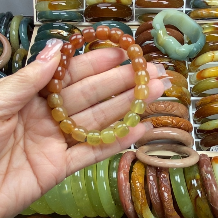 蛇纹石玉手镯未镶嵌