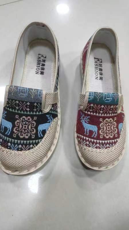 老北京布鞋女款新品时尚休闲女士透气软底夏季百搭低帮民族风绣花