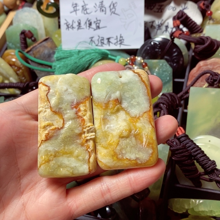 蛇纹石玉颈饰未镶嵌