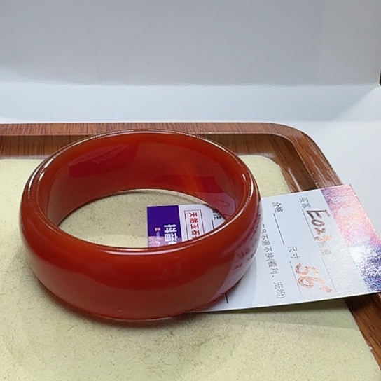 玛瑙/玉髓手镯未镶嵌英*