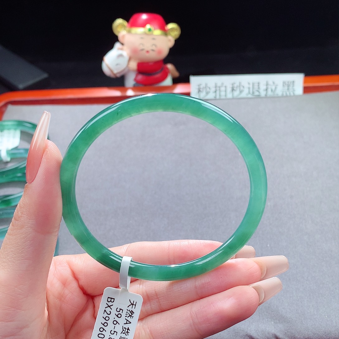 翡翠手镯未镶嵌天然