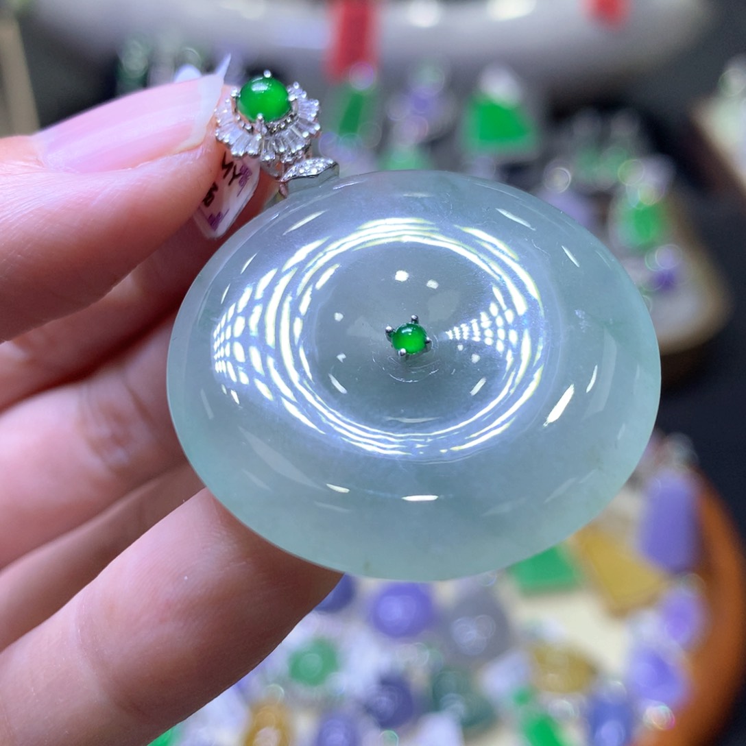 【闪购商品】翡翠颈饰18K金镶嵌翡翠吊坠项链