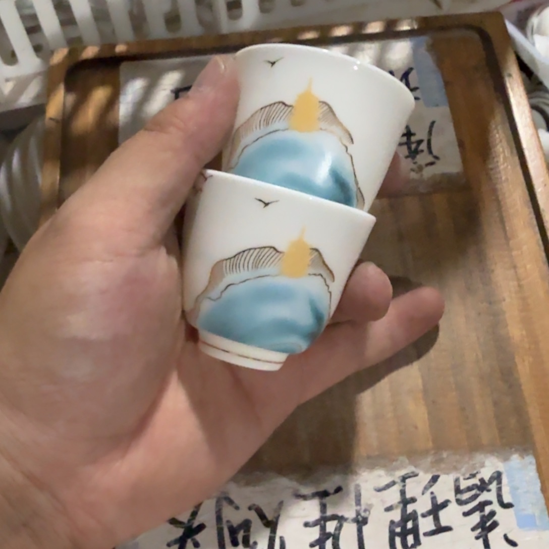 微瑕疵介意勿拍陶瓷器皿。