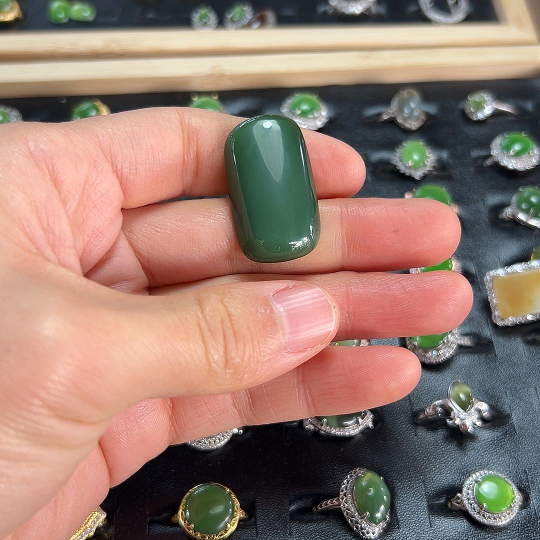 银S925镶嵌和田玉耳饰爱****娘