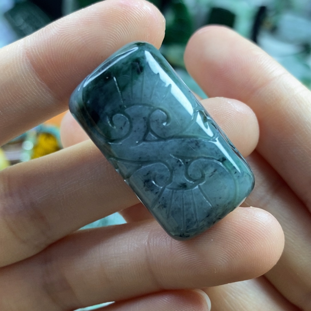 翡翠颈饰未镶嵌吊坠