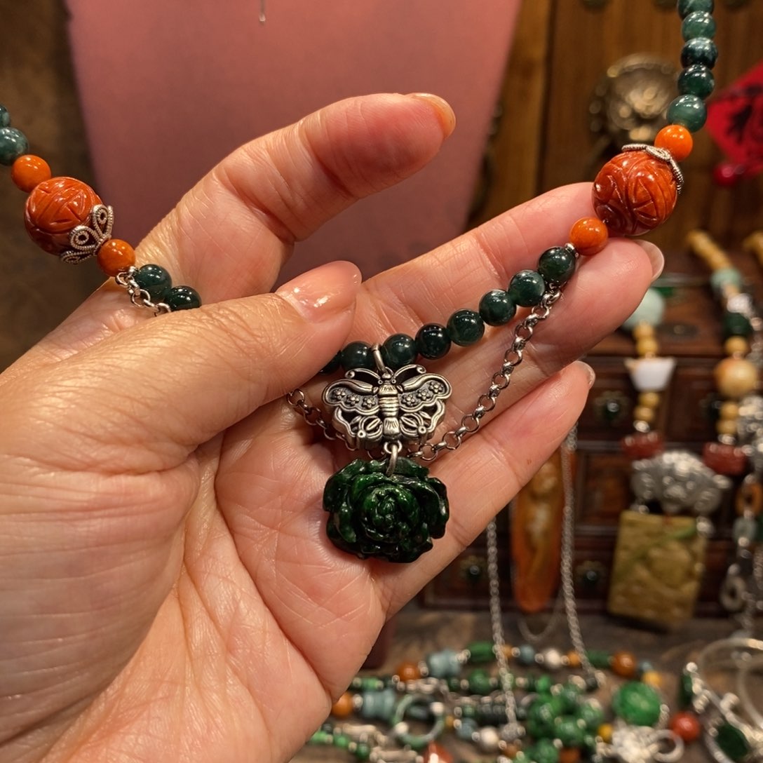 翡翠吊坠(赠链)未镶嵌