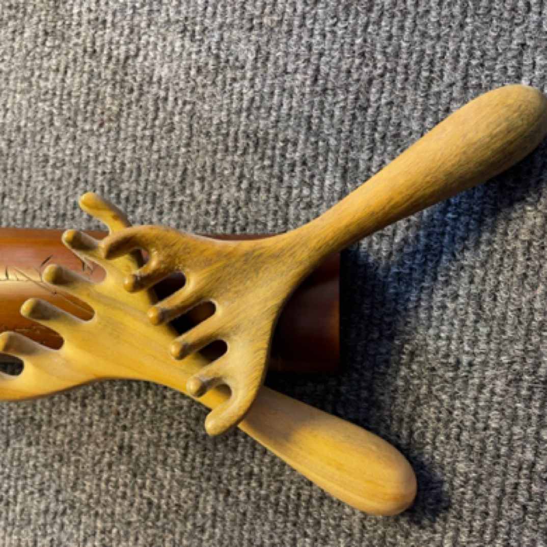 通用按摩穴位棒便携檀香紫光檀家用木梳可爱精品梳子防静电