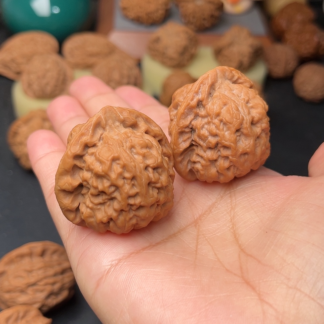 直***头把件文玩核桃血如意