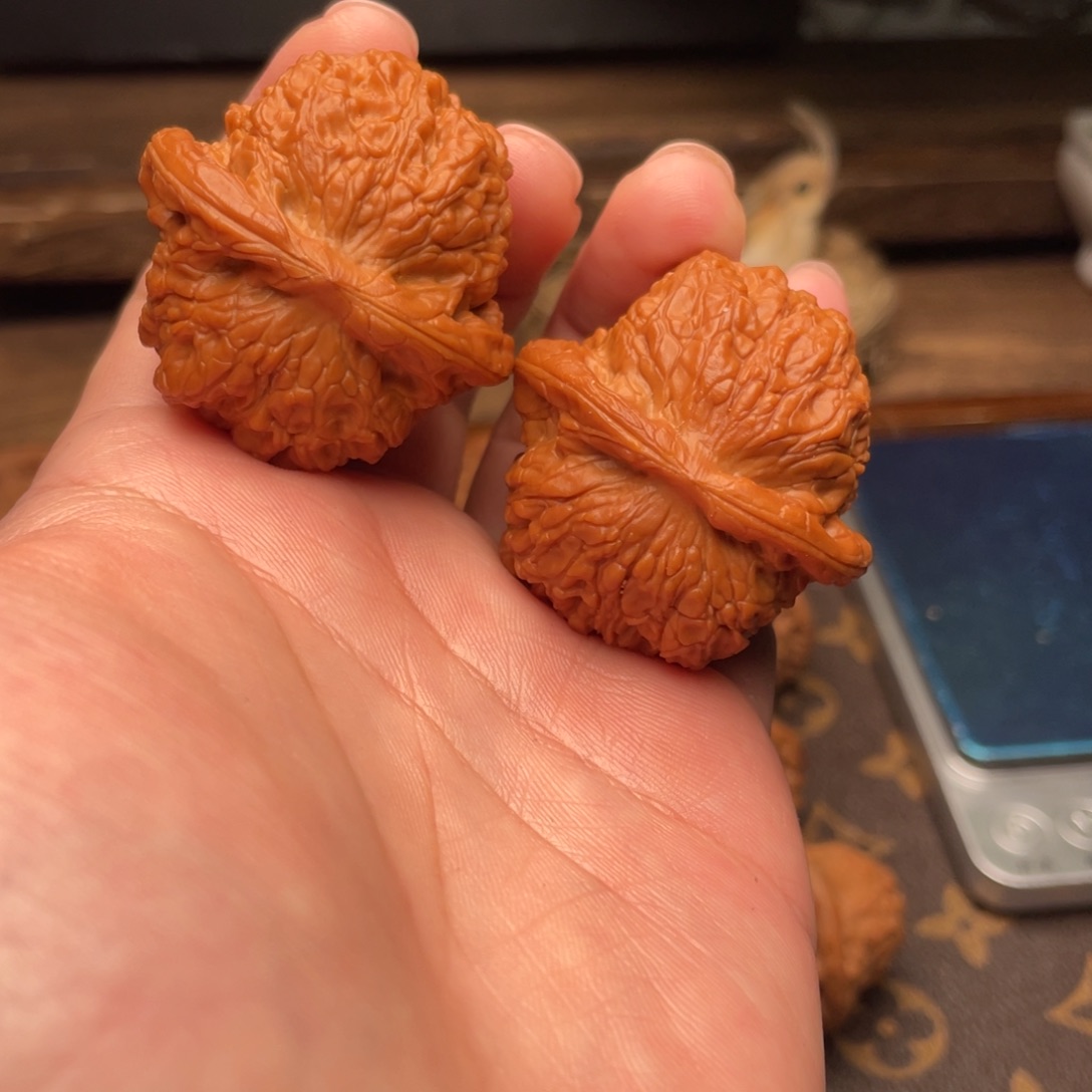 文玩核桃把件G13号39血麒麟