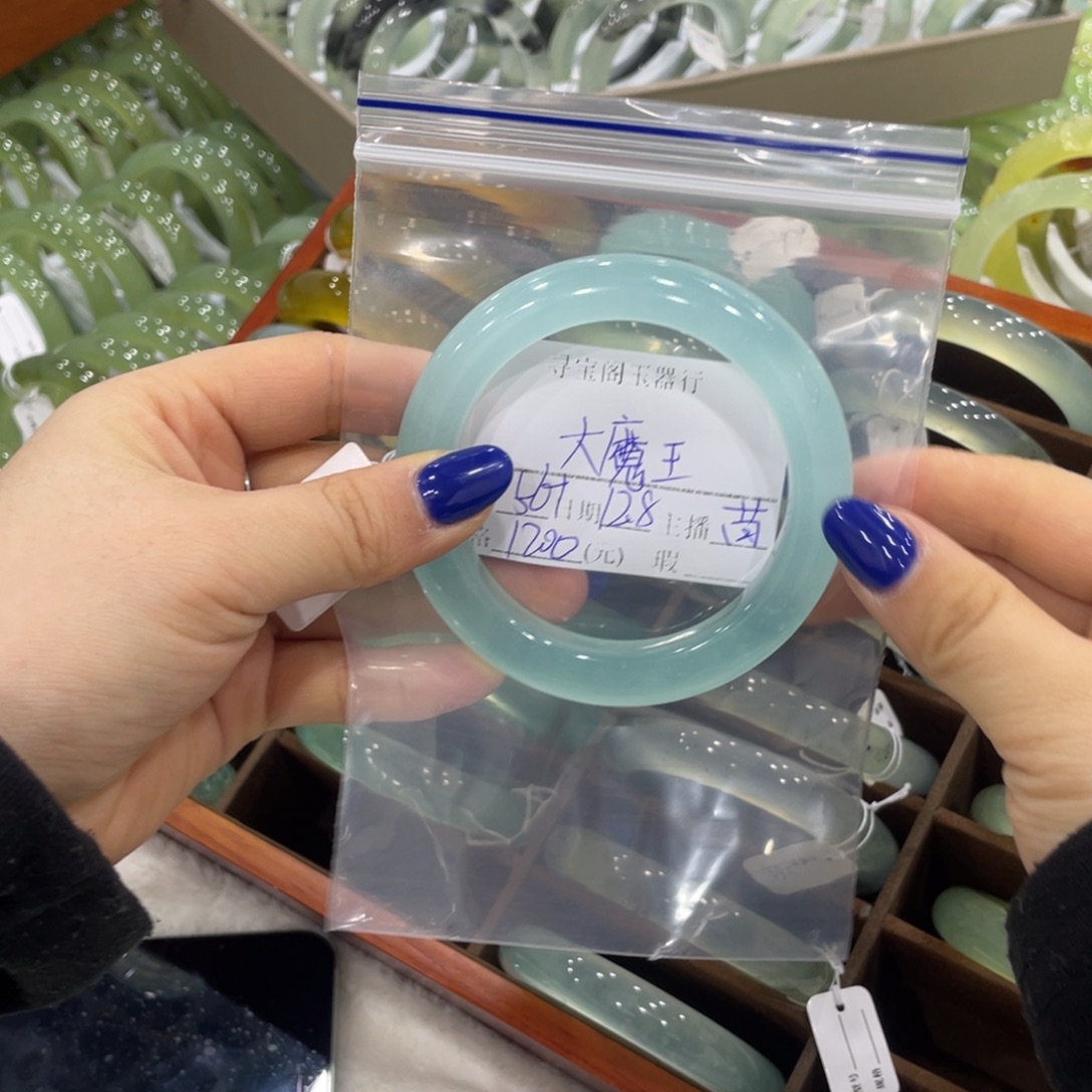 大***n蛇纹石玉未镶嵌手镯