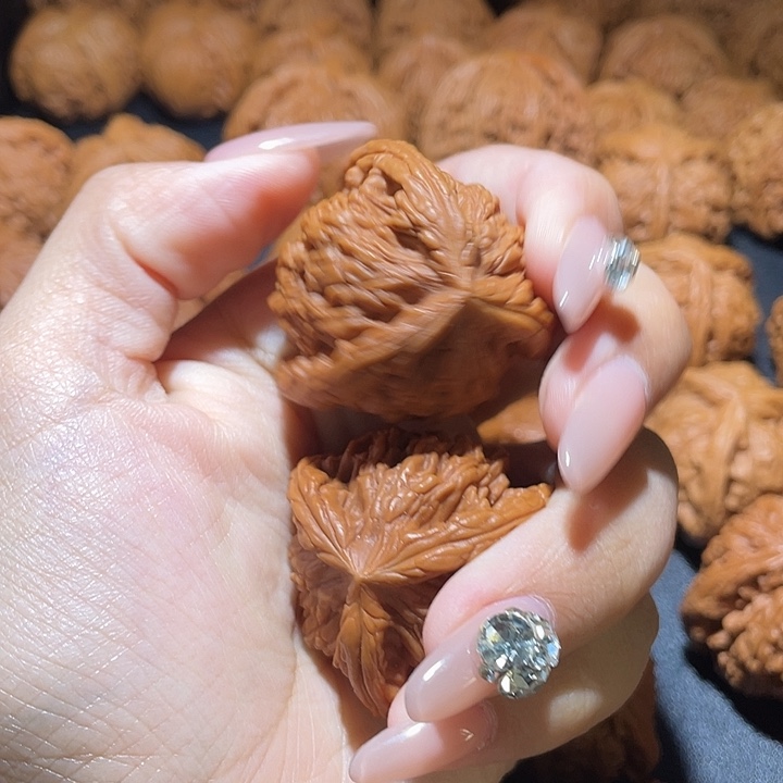 E****文玩核桃吊坠小妹三棱