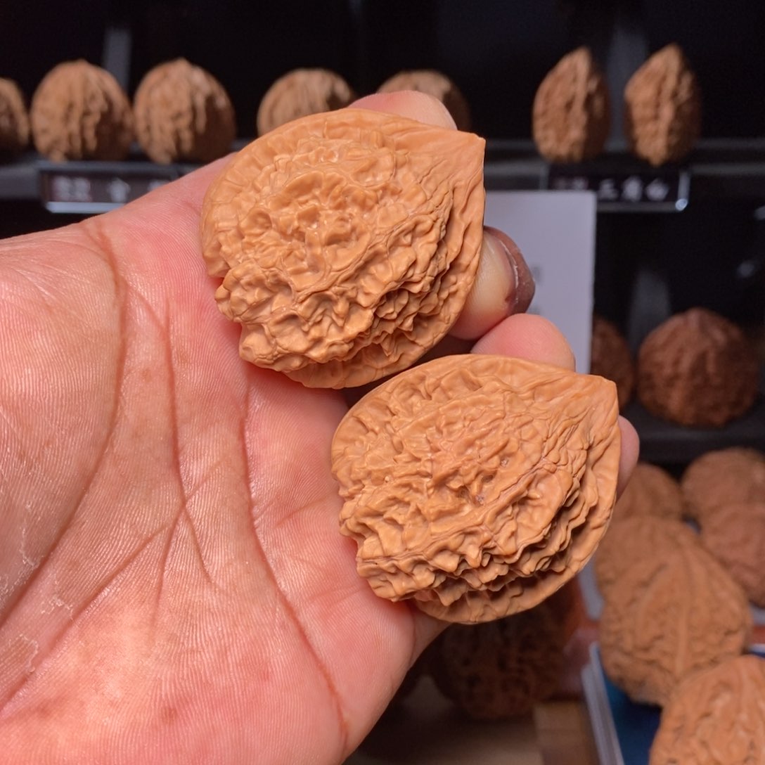 文玩核桃把件红皮山地官帽