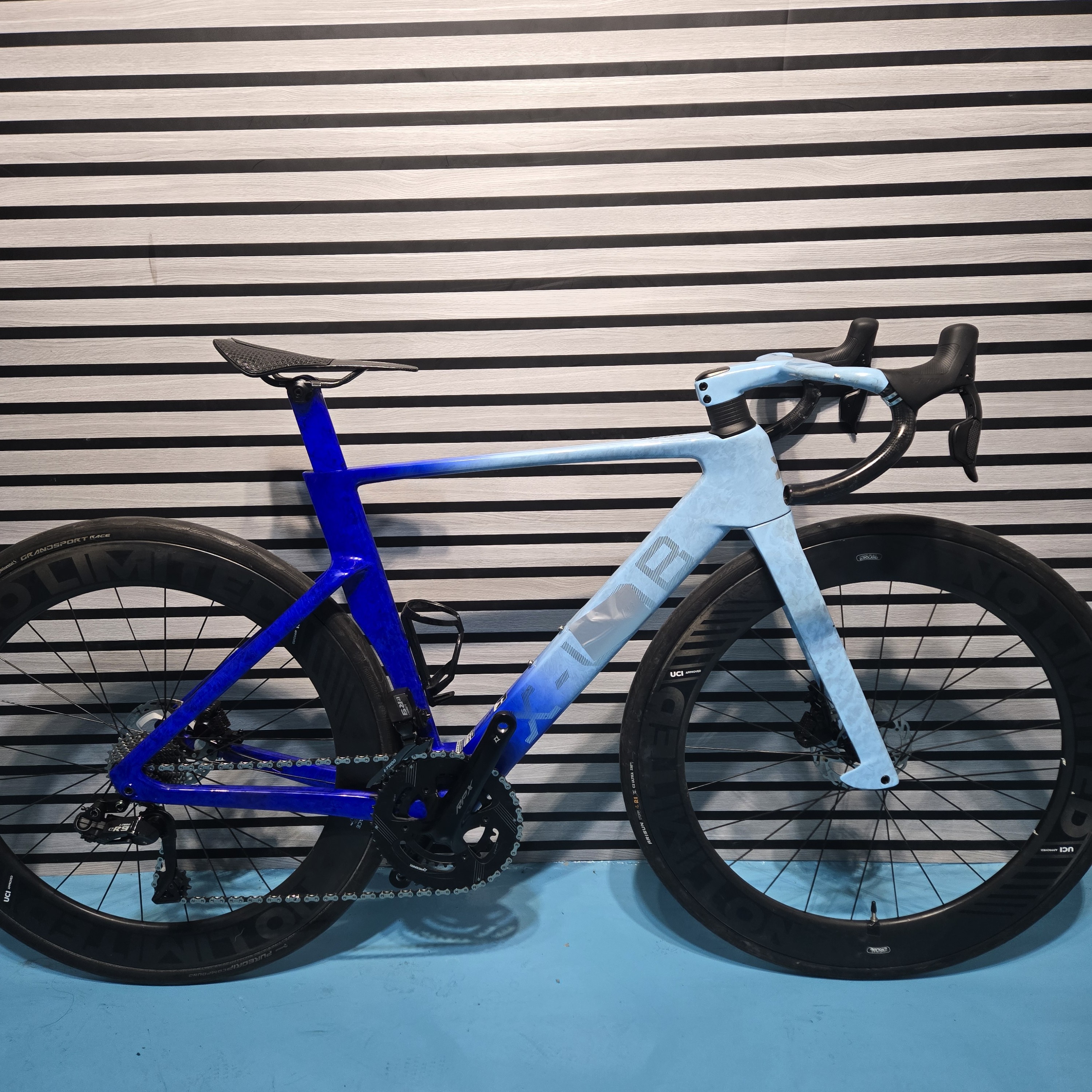 优信优选 电变24速度 全碳公路车AD8
