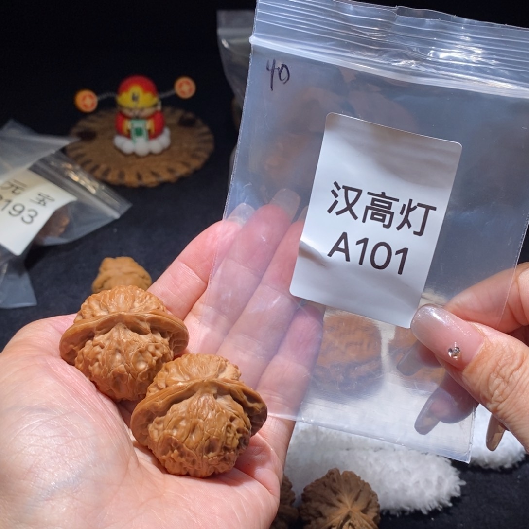 文玩核桃吊坠肥*、汉高灯40