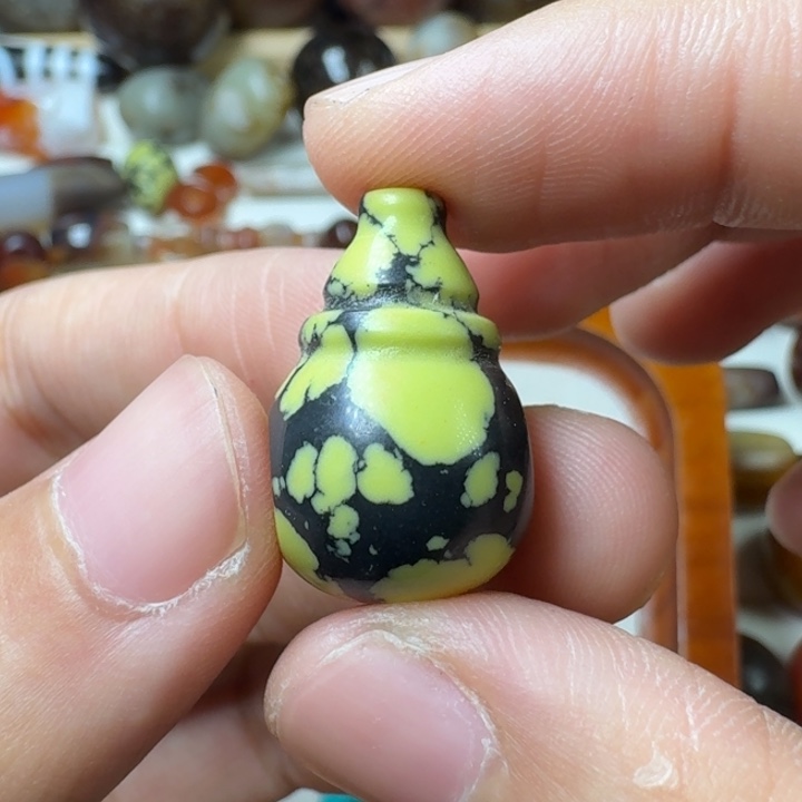 山***生玛瑙/玉髓玛瑙古珠（带绳子）未镶嵌