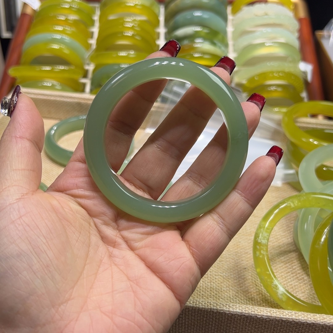 喵*** 蛇纹石玉未镶嵌手镯