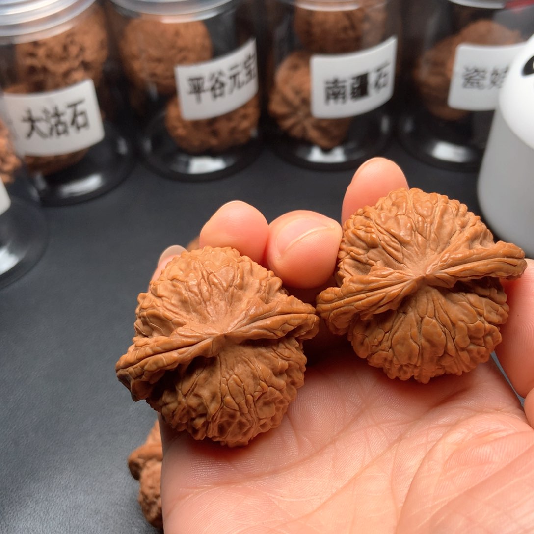 文玩核桃吊坠闷白42.5