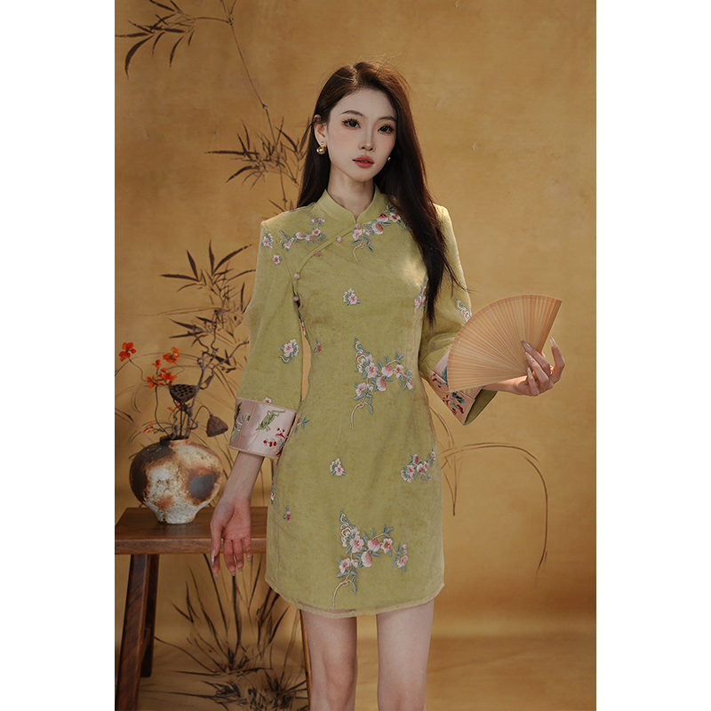 【首批现货】依依子绿色刺绣新中式连衣裙女早秋2025新款高级感裙子