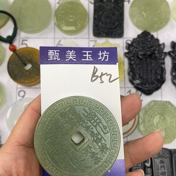 L***G岫玉未镶嵌颈饰挂件