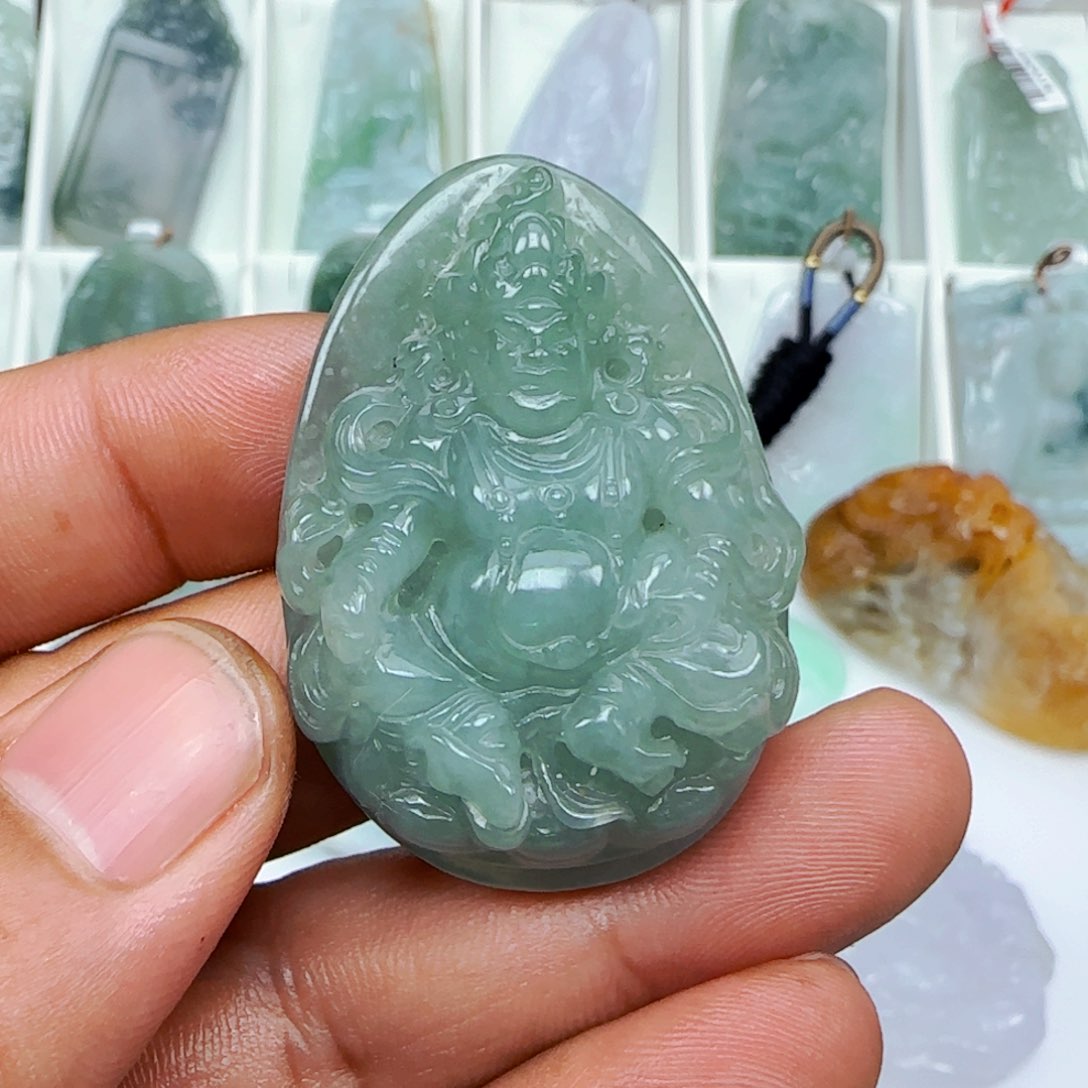 翡翠颈饰未镶嵌，