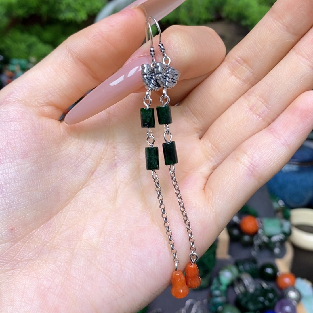 翡翠耳饰未镶嵌漂亮美眉