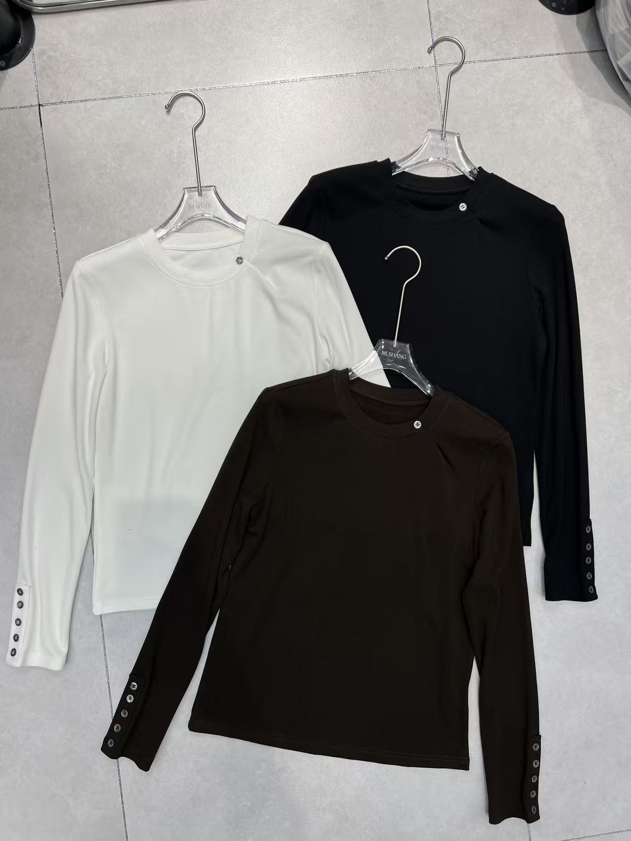 深圳南油原创2025新款领口一粒扣长袖上衣26120