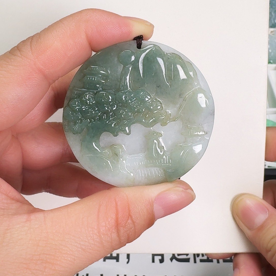 翡翠颈饰未镶嵌山水牌