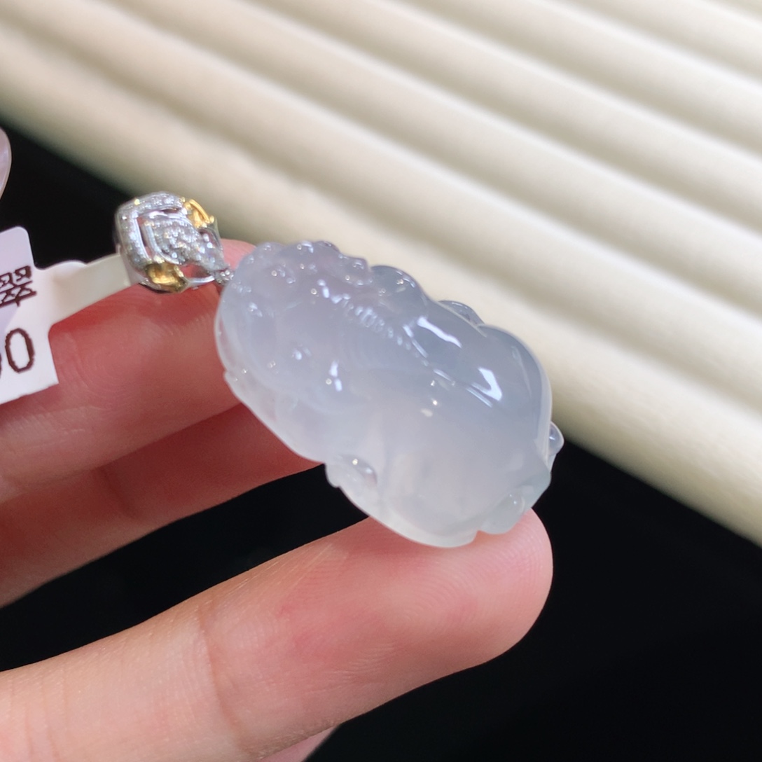 翡翠颈饰18K金镶嵌貔貅