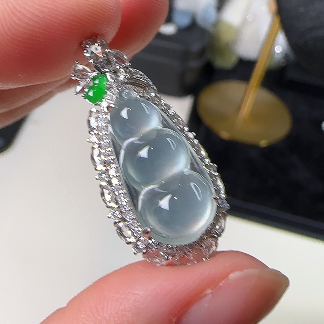 翡翠18K金镶嵌颈饰天然翡翠