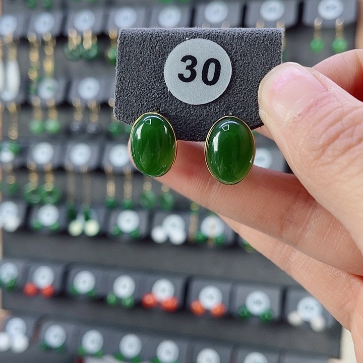 18K金镶嵌和田玉耳饰