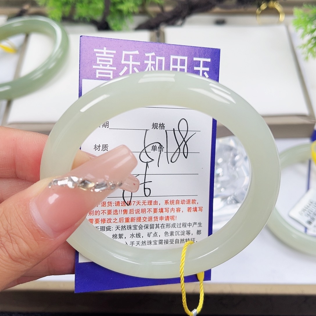 和田玉手镯未镶嵌