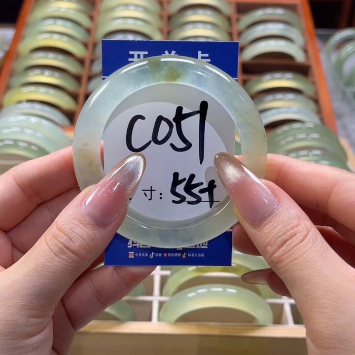 岫玉手镯未镶嵌最****˙