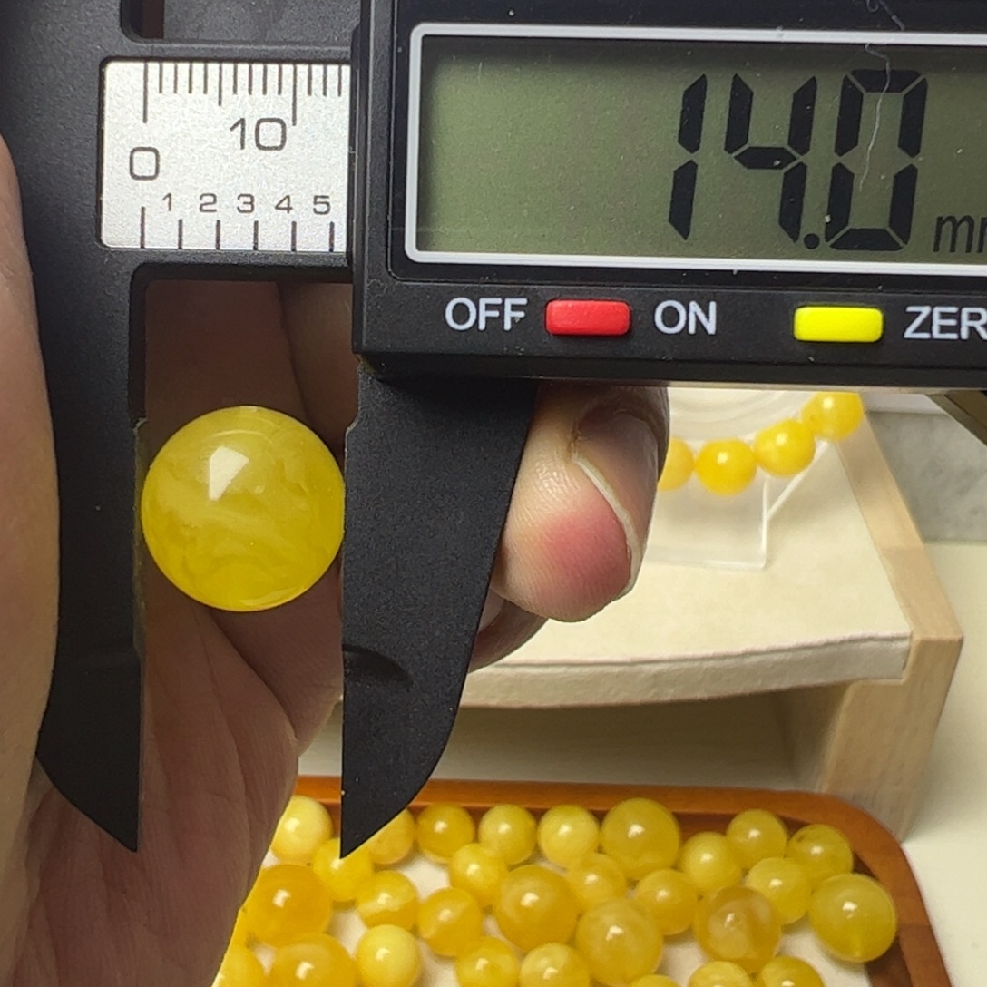 琥珀未镶嵌裸石微瑕单珠013