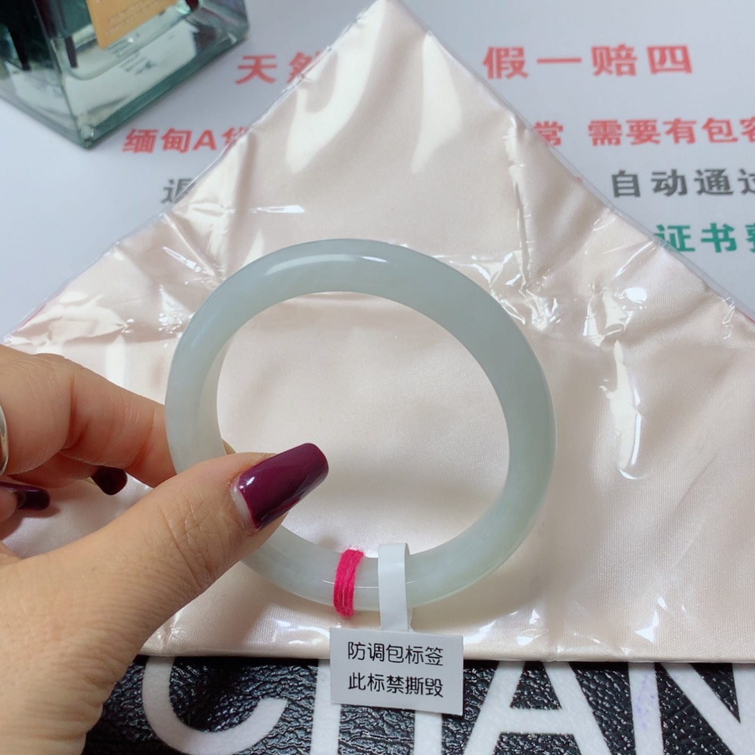 翡翠手镯未镶嵌8****姨