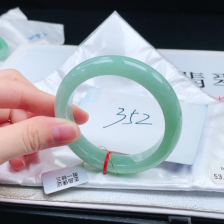 翡翠手镯未镶嵌缅甸天然a货手镯53+