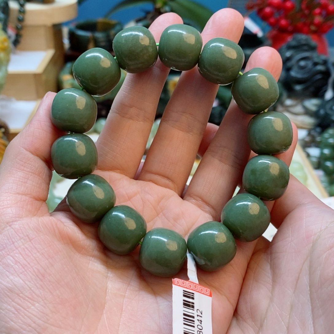 透闪石质玉手串未镶嵌d****0