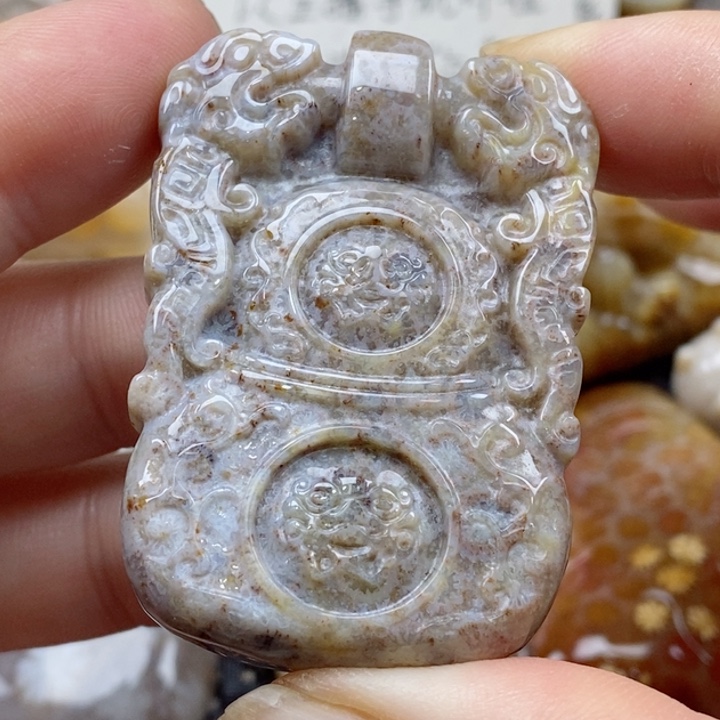 硅化珊瑚（珊瑚玉）颈饰未镶嵌