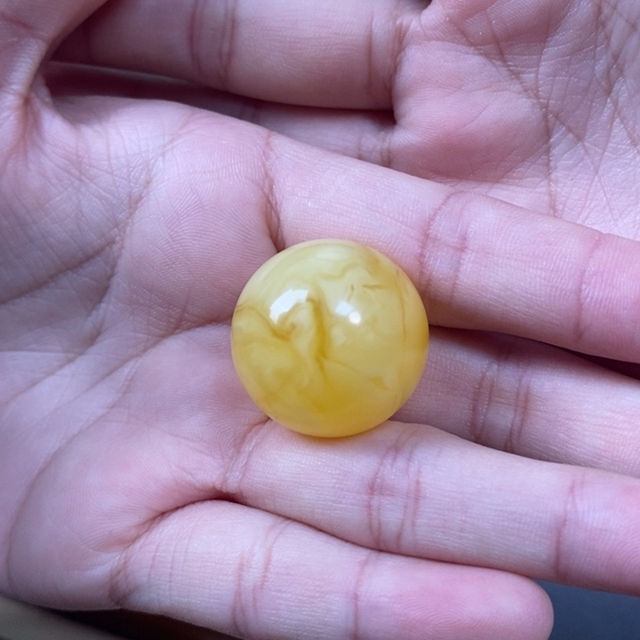 琥珀裸石未镶嵌圆珠