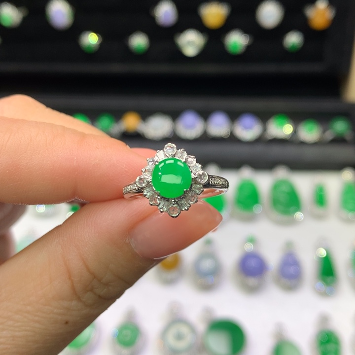 翡翠吊坠(不含链)18K金镶嵌