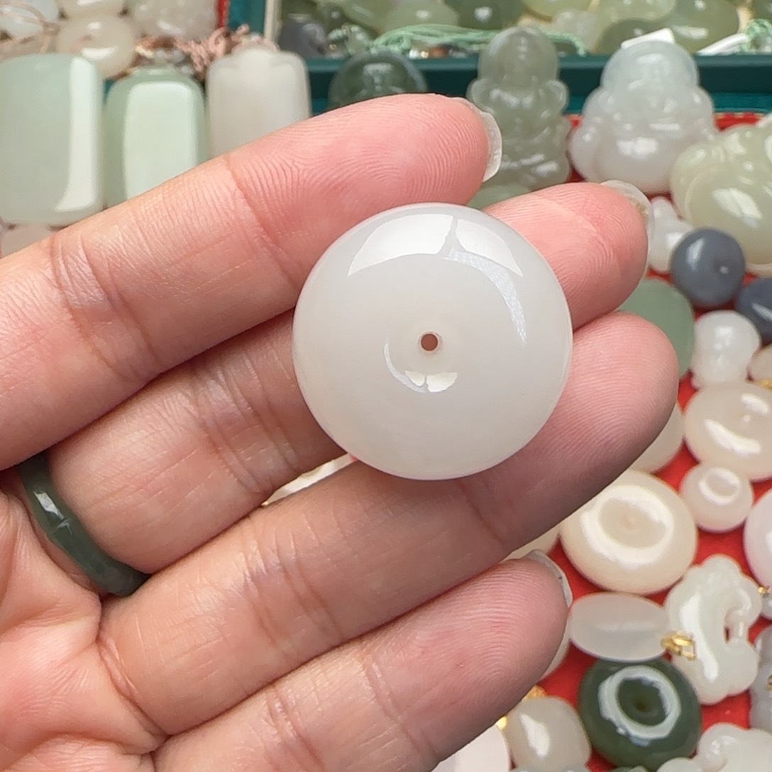 和田玉颈饰未镶嵌小****版