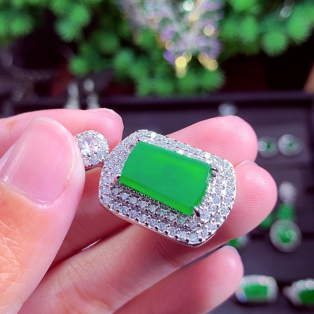 颈饰未镶嵌翡翠天然