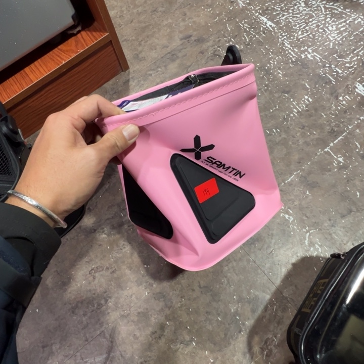 雷臣粉色折叠打水桶一个，全新