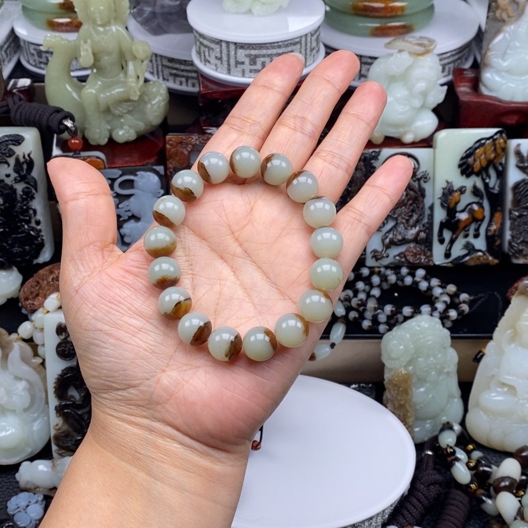 东***练和田玉未镶嵌颈饰