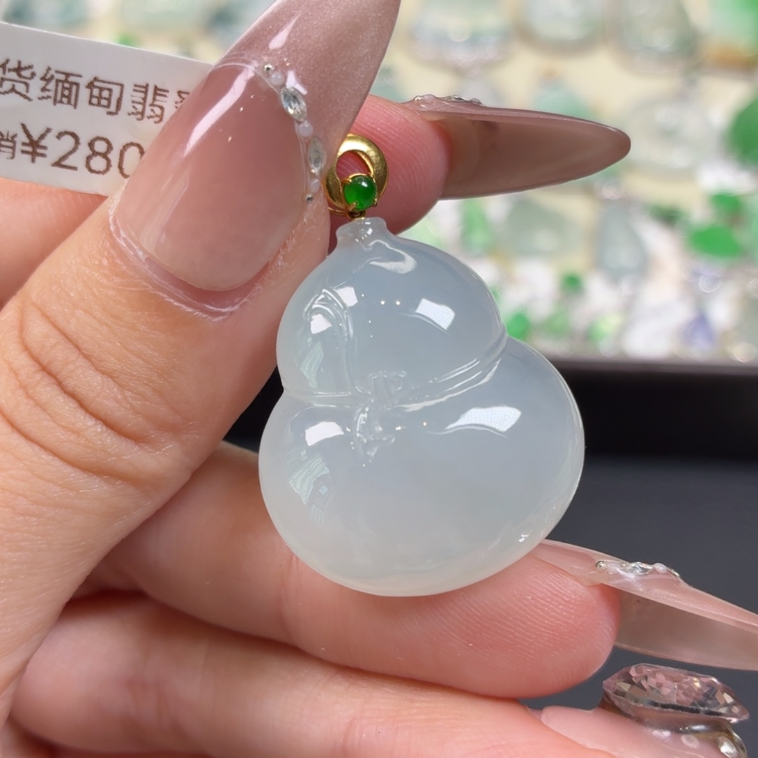 翡翠18K金镶嵌颈饰
