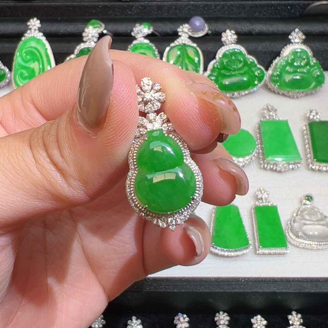 翡翠吊坠(不含链)18K金镶嵌