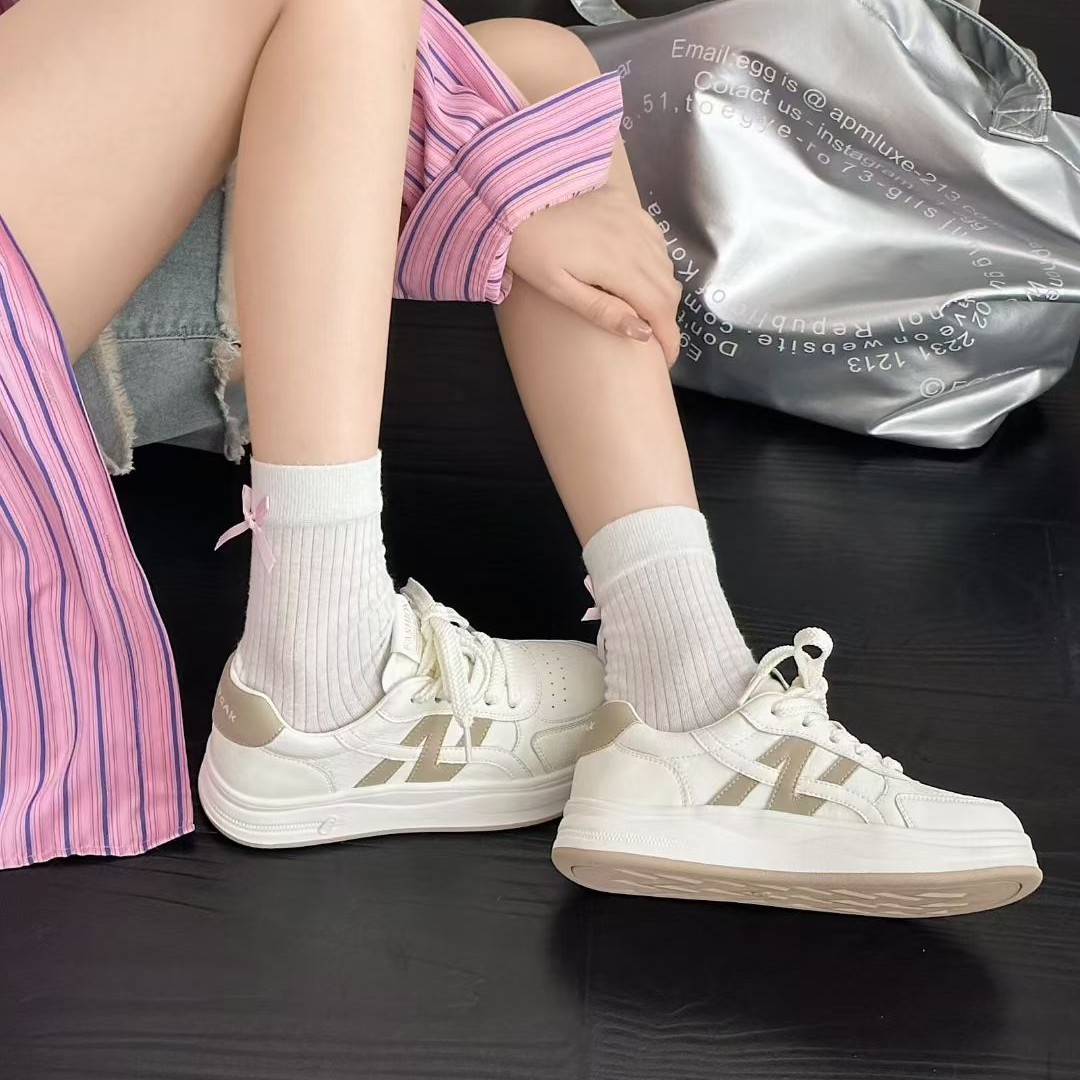 女鞋2025秋季新款经典百搭款厚底增高学生休闲运动鞋板鞋女