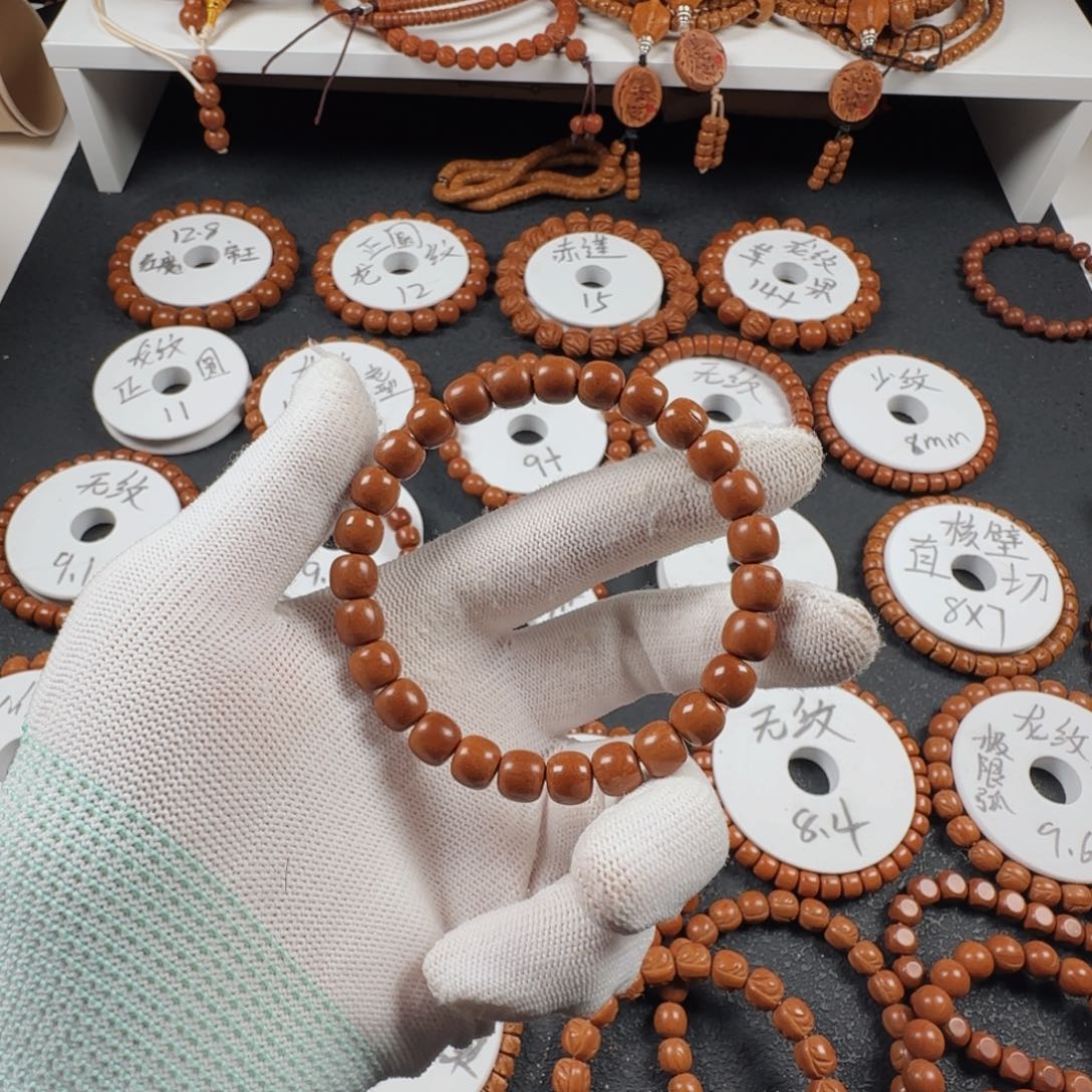 扶***）桃核吊坠龙纹无纹8.8