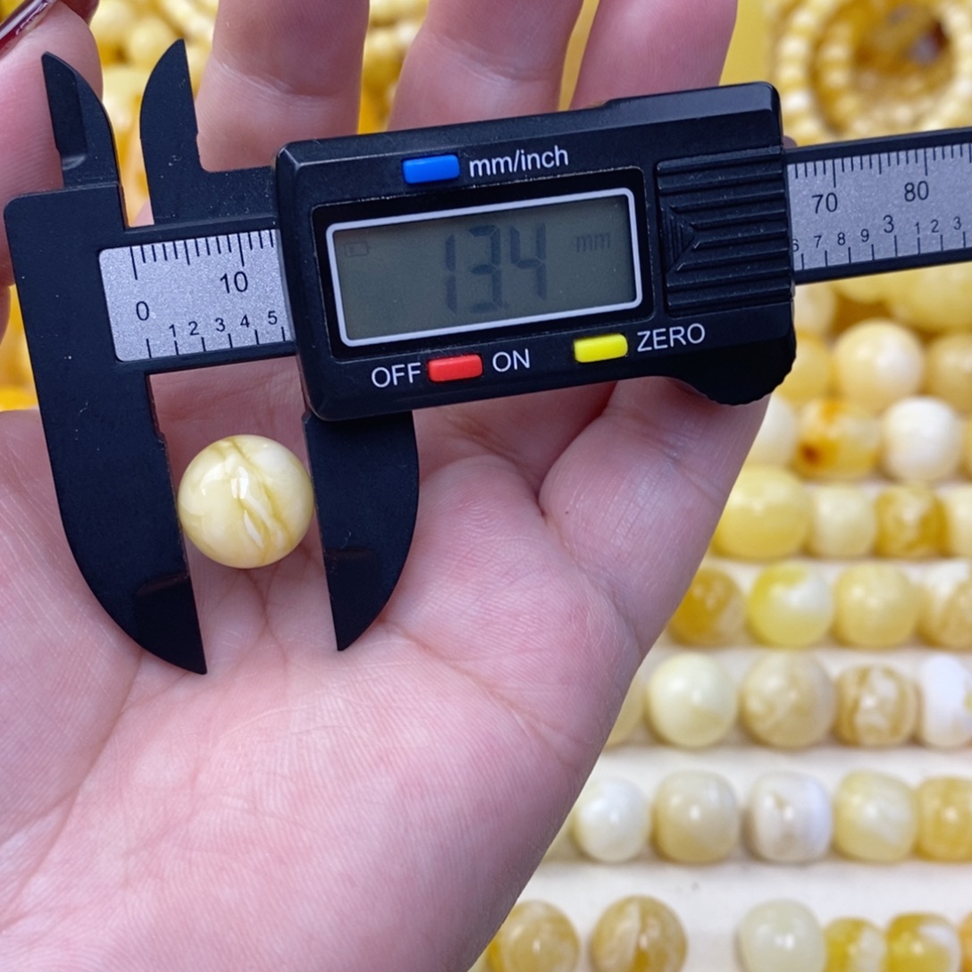 木***昜琥珀未镶嵌珠宝奇石