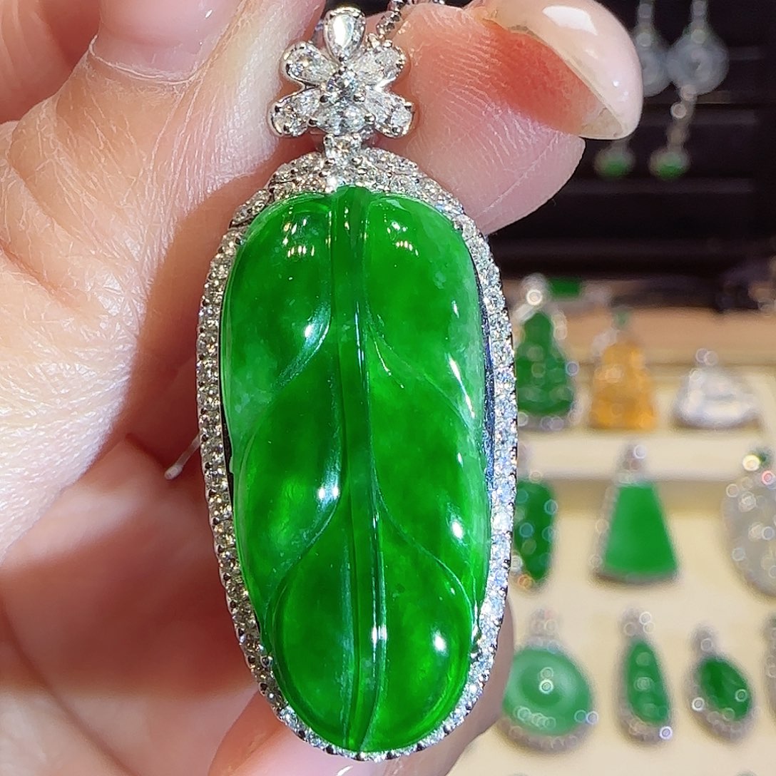 翡翠吊坠(不含链)18K金镶嵌