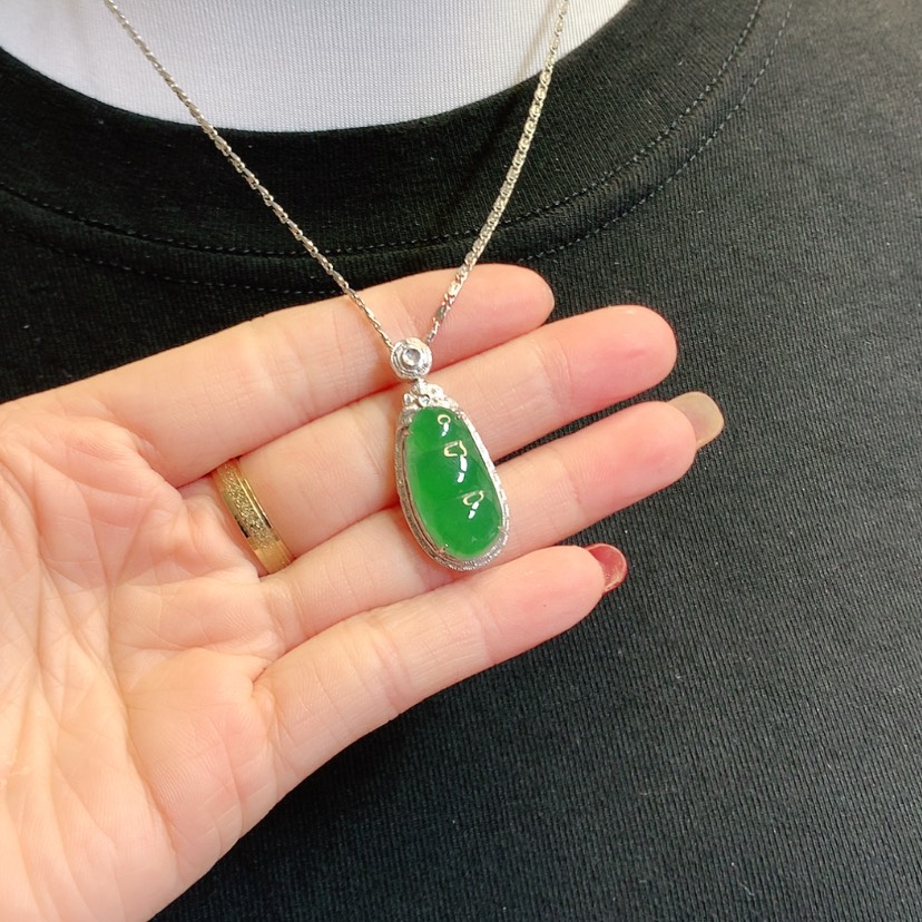 【闪购商品】翡翠吊坠(赠链)18K金镶嵌